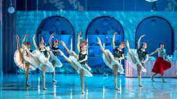 Balet "Coppelia" w Operze Nova w Bydgoszczy. Fot.  PAP/Tytus Żmijewski
