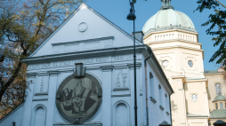 Kaplica św. Barbary w Warszawie. Stojąca obok kościoła św. Apostołów Piotra i Pawła kaplica jest jedyną pozostałością nieistniejącego Cmentarza Świętokrzyskiego. Fot. PAP/Mateusz Marek