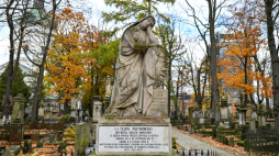 Grób Teofila Piotrowskiego na Starych Powązkach w Warszawie. Fot. PAP/Darek Delmanowicz