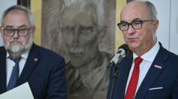 Warszawa, 21.10.2026 r. Marszałek Sejmu Włodzimierz Czarzasty i poseł KO, przewodniczący Komisji Kultury, Dziedzictwa Narodowego i Środków Przekazu Piotr Adamowicz podczas uroczystego otwarcia wystawy pt. „Ignacy Daszyński – Trybun Niepodległej” w Sejmie w Warszawie. Fot. PAP/Piotr Nowak