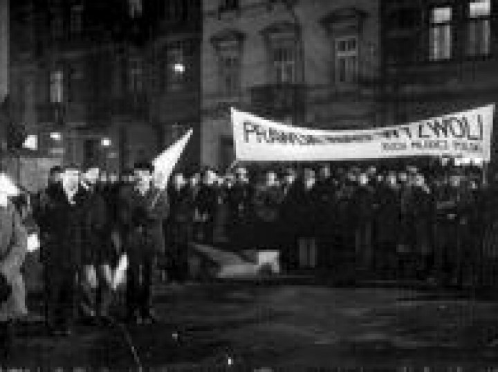 Przedstaw Przebieg Strajków Sierpniowych W 1980 R Pierwsze wolne(?) obchody w PRL. 11 listopada w 1980 r. | dzieje.pl