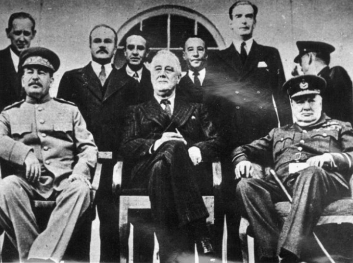 Decyzje Podjęte Przez Wielką Trójkę Podczas Konferencji W Teheranie Toasty i wielka polityka. Między Wiedniem 1814 a Teheranem 1943