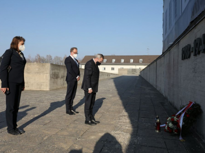 P. Gliński v Dachau: zlo, které by se se souhlasem politiků nemělo opakovat, se opakuje |  dorazit.pl