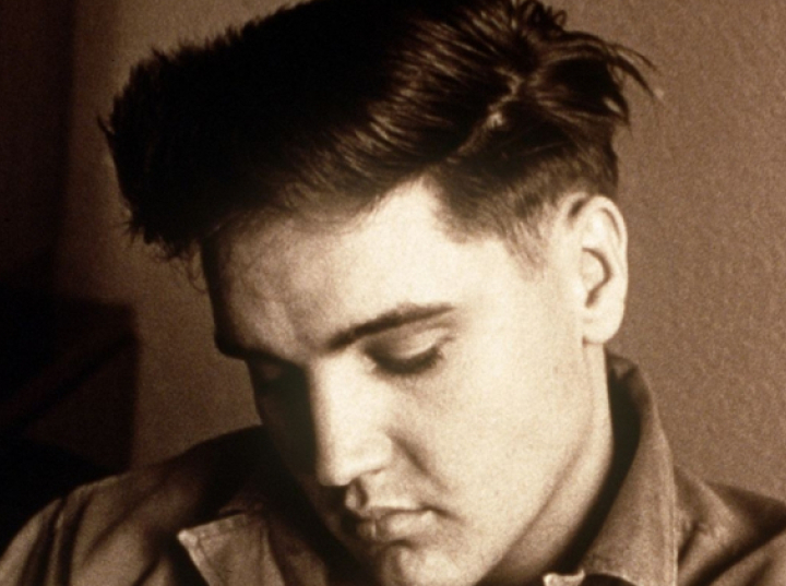 45 lat temu zmarł Elvis Presley. Filmy, w których grał, stały się