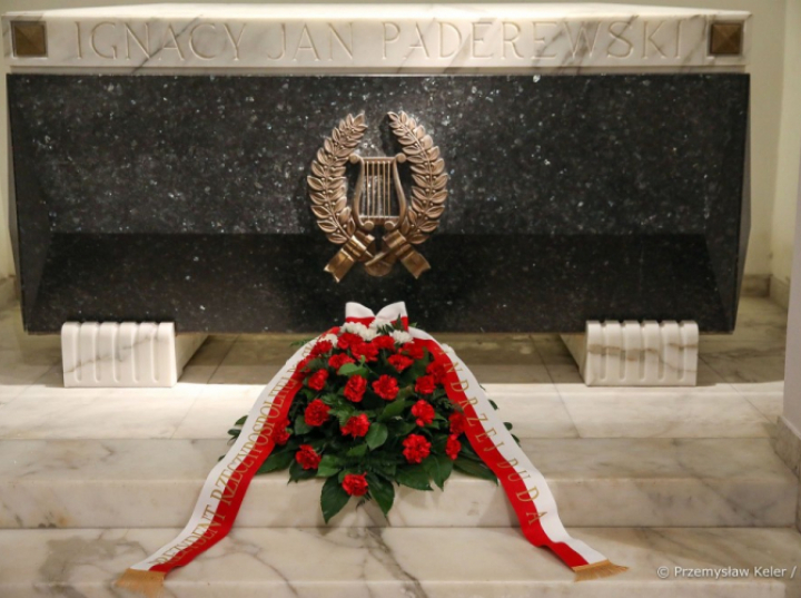 In the name of the president, flowers are placed in front of Ignacy Jan Paderewski’s sarcophagus |  occur