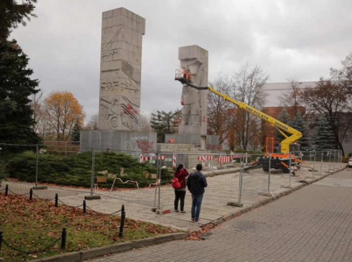 Institutul Comemorarii Naționale: Monumentul Recunoștinței din Olsztyn este un obiect de propagandă comunistă |  mergând