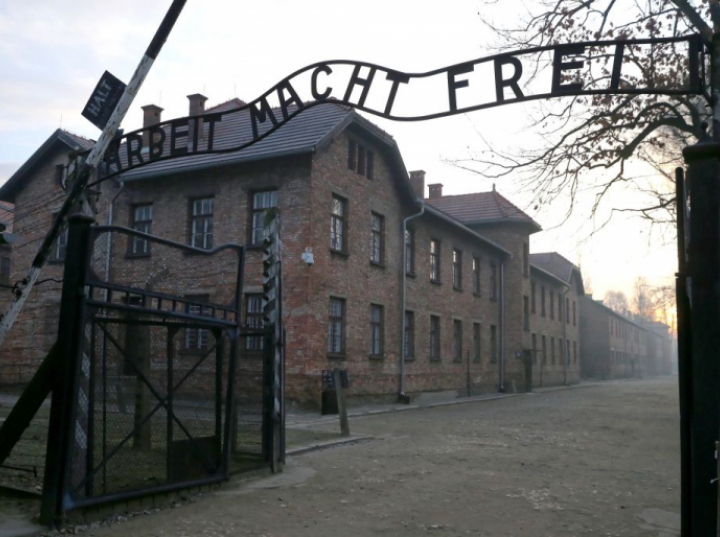 Film o pomocy niesionej więźniom Auschwitz trafi do internetu