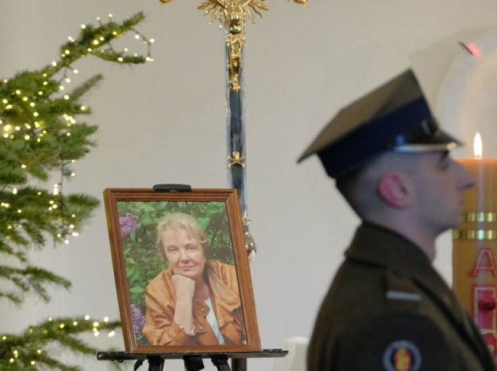 Uroczystości pogrzebowe Izabelli Cywińskiej | dzieje.pl - Historia Polski