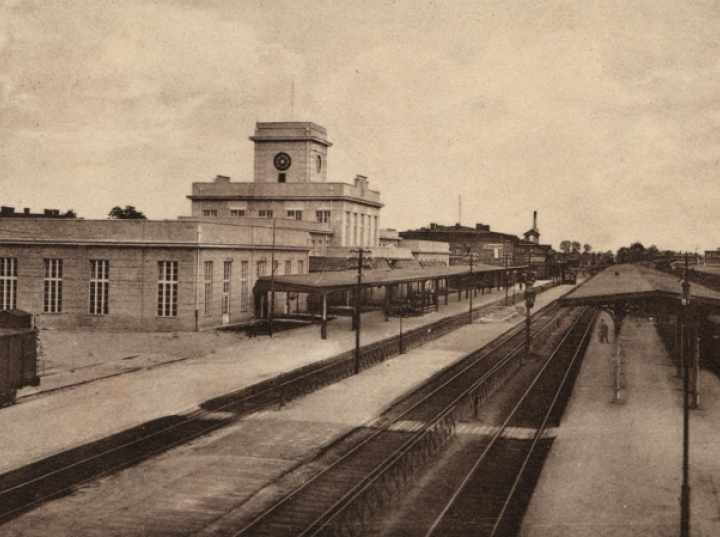 Po remoncie otwarto zabytkowy dworzec kolejowy w wielkopolskim Zbąszyniu