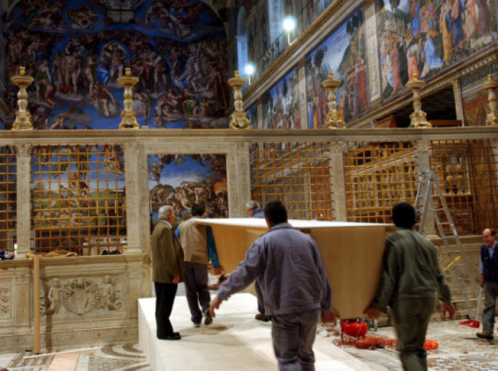 Konklawe - kardynałowie są odcięci od świata, sygnały radiowe są ekranowane