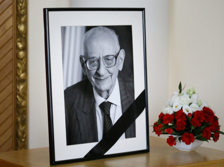 „Warto być przyzwoitym” - 10 lat temu zmarł Władysław Bartoszewski