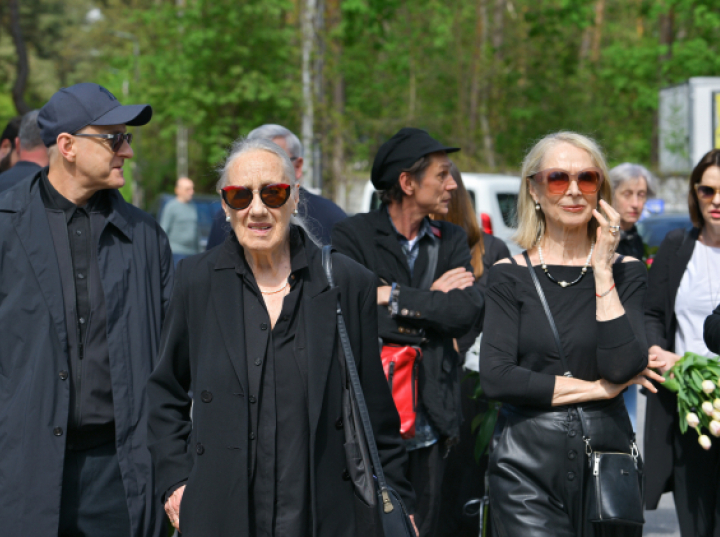 Jadwiga Jankowska-Cieślak spoczęła w Józefowie. Krzysztof Warlikowski: Dziękuję za role, za uśmiech