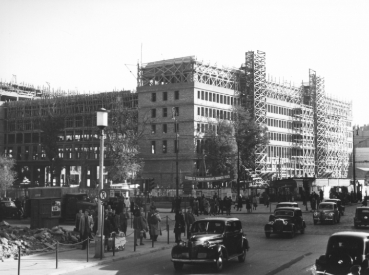 Budowę gmachu PZPR traktowano prestiżowo. Niczego nie mogło zabraknąć