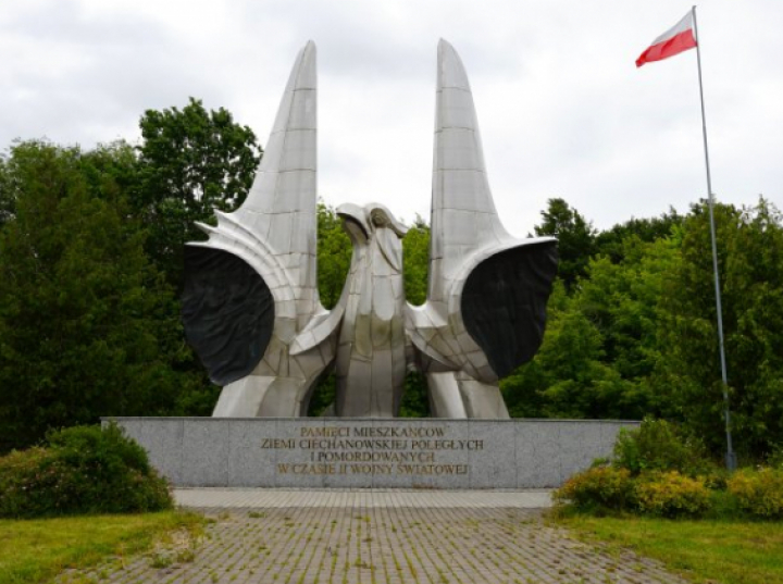 Wojewoda mazowiecki umorzył postępowanie dekomunizacyjne ws. pomnika w Ciechanowie