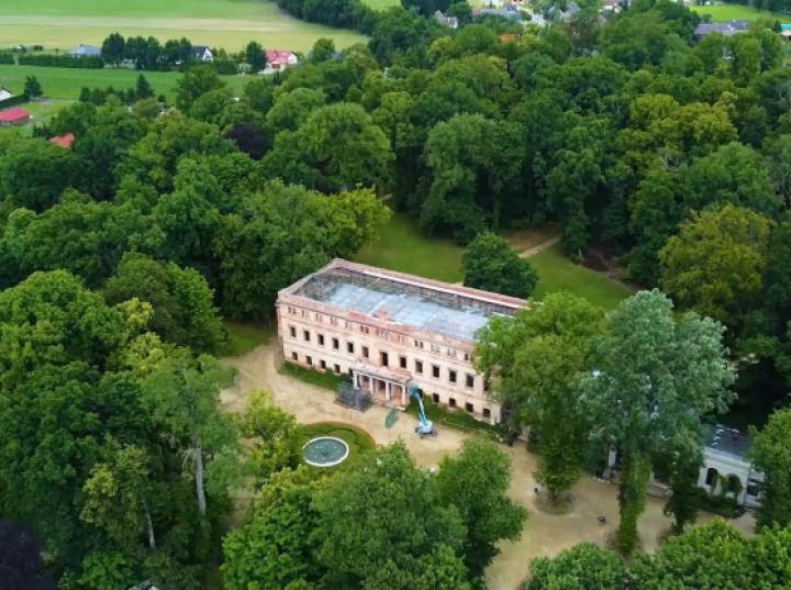 Pałac w zielonogórskim Zatoniu zyska szklany dach (wideo)
