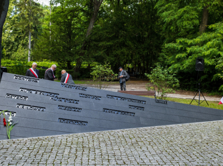 Senat za ustanowieniem 11 lipca dniem pamięci o ofiarach ludobójstwa na ziemiach wschodnich II RP