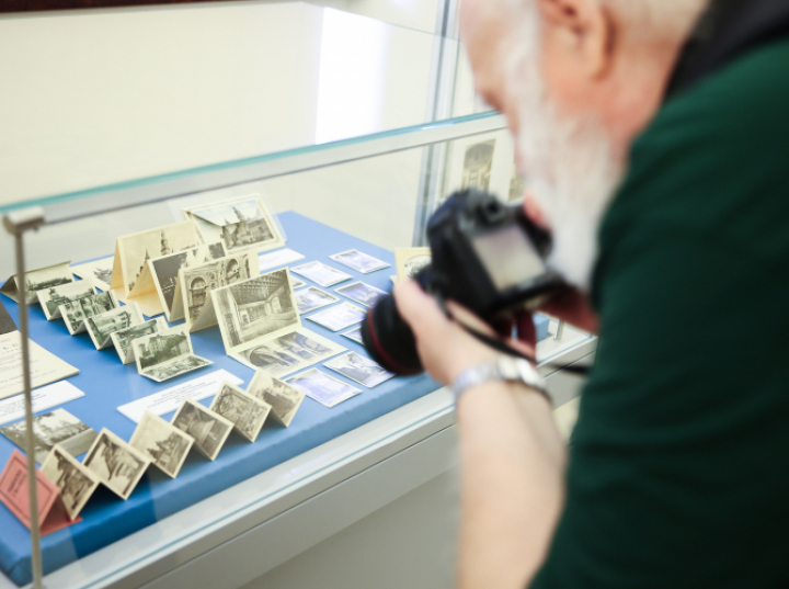 Ponad 100-letnie pocztówki z Wawelem na nowej wystawie Zamku Królewskiego