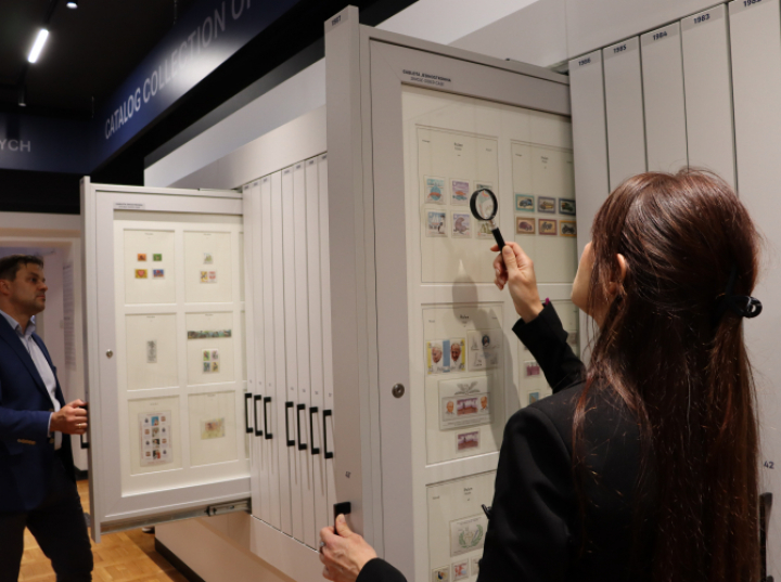 We Wrocławiu otwarto wystawę poświęconą polskim znaczkom pocztowym