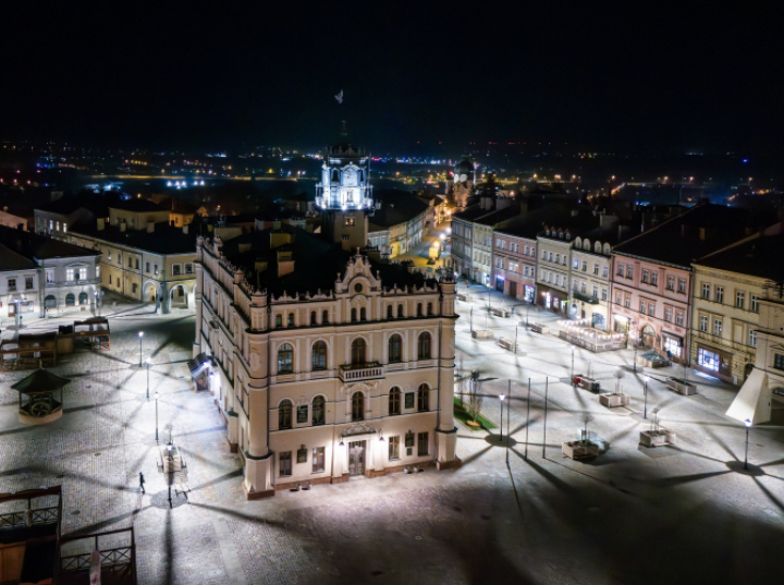 Do muzeum w Jarosławiu trafiły okulary i fotografie z zabytkowego fotoplastykonu