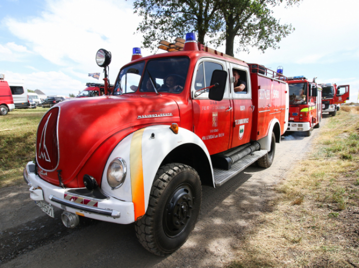 Parada i pokaz pojazdów strażackich w Główczycach