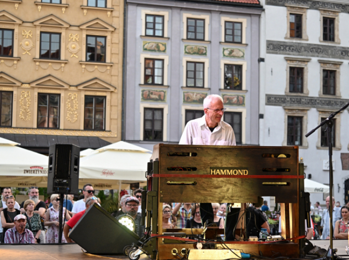 Plejada gwiazd na warszawskiej Starówce przedstawi zabawną historię jazzu