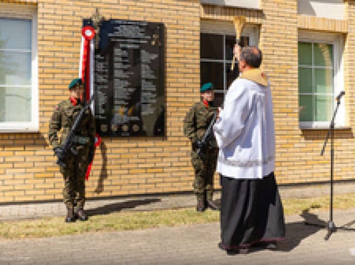 W Płaskiej odsłonięto tablicę upamiętniającą ofiary obławy augustowskiej