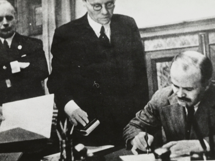 Pakt Ribbentrop-Mołotow przyniósł większe korzyści Stalinowi, ale to Hitler dostał coś bezcennego