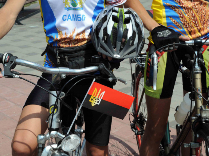 Prof. Motyka: ustawa zrównująca symbole banderowskie z nazistowskimi jest niepotrzebna