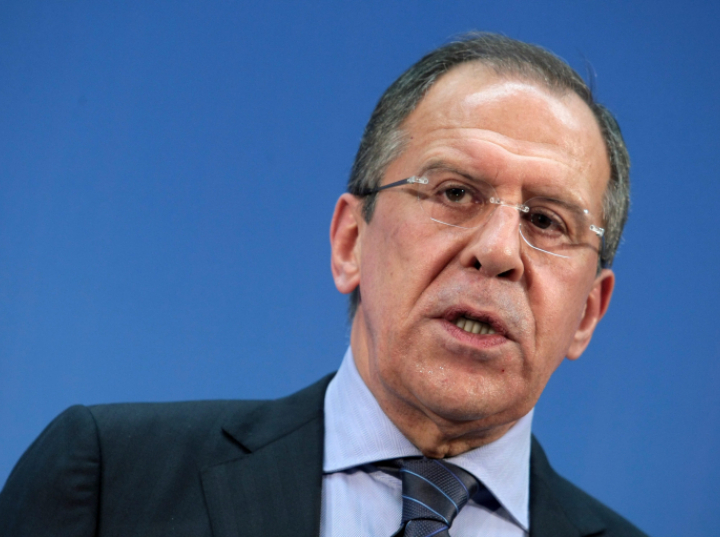 Szczyt na Alasce. Szef MSZ Rosji przybył do Anchorage w swetrze z napisem „ZSRR”