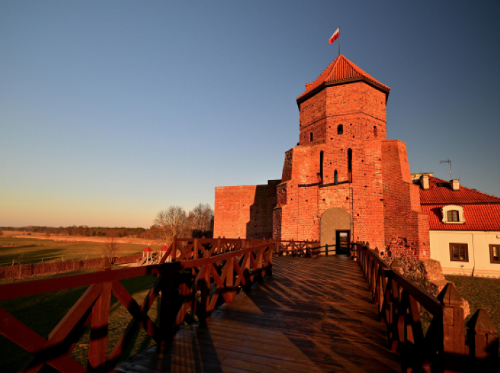 Zamek w Liwie: legendy, historia i fortel, który ocalił mury