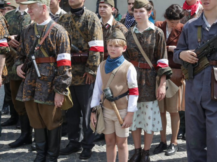 W Warszawie odbyła się inscenizacja powstańczej defilady