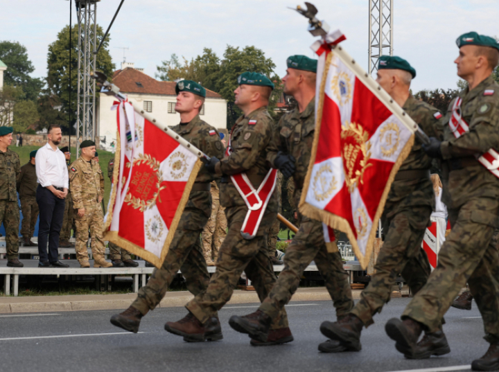 Szef MON i szef Sztabu Generalnego zapraszają na defiladę 15 sierpnia: „podziękujmy za służbę żołnierzom”