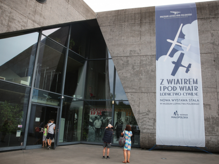 W Krakowie wystawa „Z wiatrem i pod wiatr” - o historii lotnictwa cywilnego