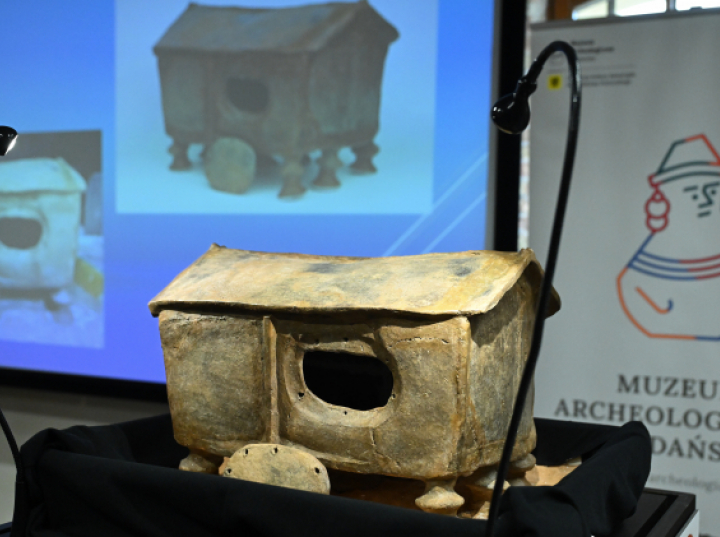 Gdańskie Muzeum Archeologicze pokazało urnę domkową sprzed 2600 lat