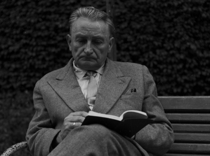 A kiedy strzyżesz owieczki, opowiadaj im bajeczki - 55 lat temu zmarł Jan Sztaudynger