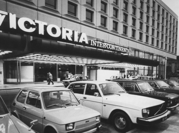 Powiew luksusu ery Gierka, czyli hotele lat 70. na wystawie „Hotel Twoich Snów” w Warszawie