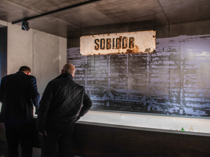 Historyk: infrastruktura kolejowa miała najważniejszy wpływ na tempo zagłady Żydów