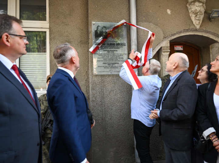 Odsłonięto tablicę upamiętniającą małżeństwo Binnebesel - działaczy w Wolnym Mieście Gdańsku