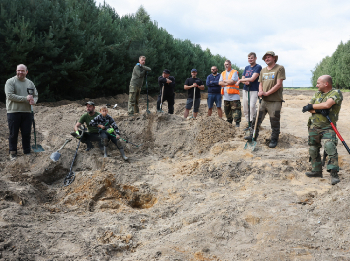 We wsi Walewice odnaleziono kolejne fragmenty bombowca PZL-37 „Łoś"