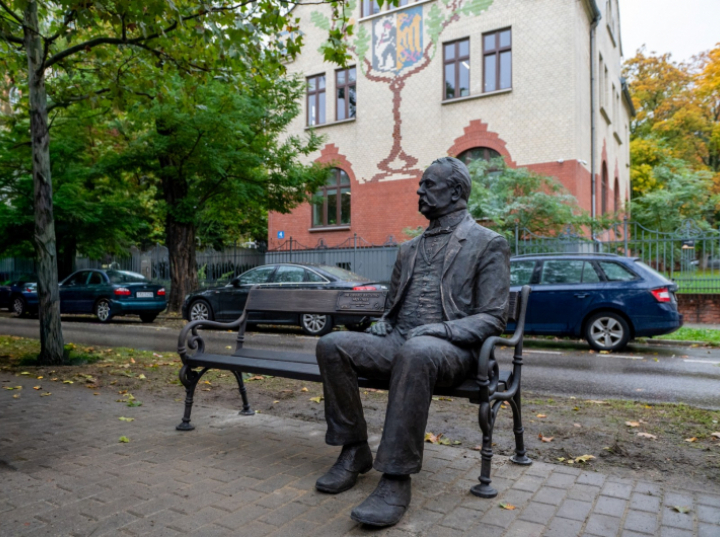 Zasłużony dla Bytomia nadburmistrz Georg Bruning został upamiętniony ławeczką