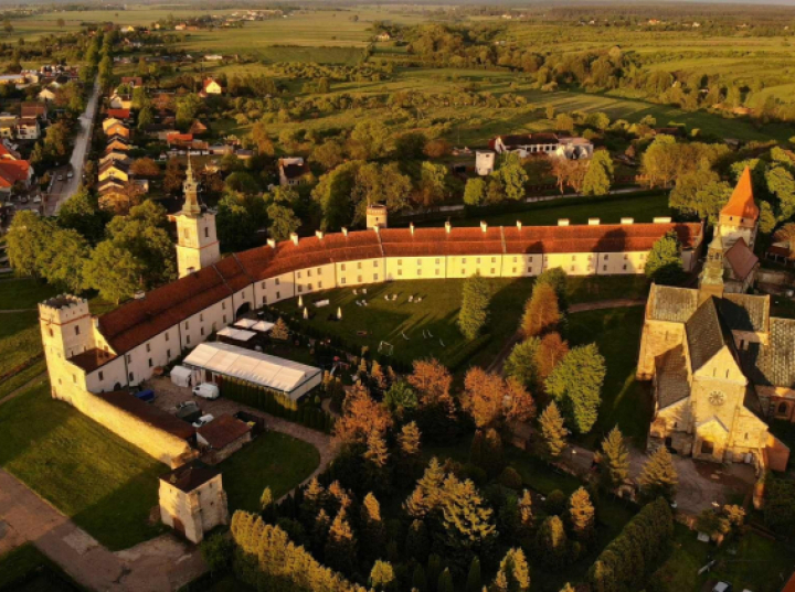 Hotel w murach Opactwa Cystersów i Pałac Saski turystycznymi atrakcjami roku