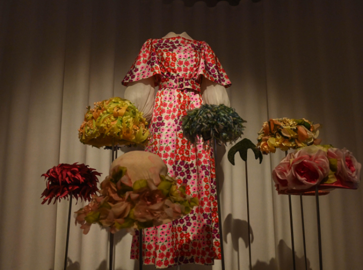 Strój jako narzędzie kreowania wizerunku – wystawa „Niech nas widzą!” (wideo)