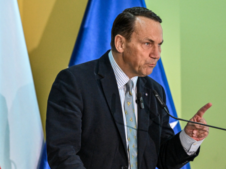 Sikorski: konieczny jest pilny dialog historyków polskich i ukraińskich