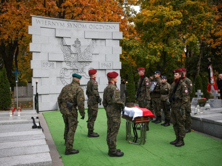 Szczątki żołnierza wyklętego Jana Jankowskiego „Groźnego” spoczęły na cmentarzu Rakowickim
