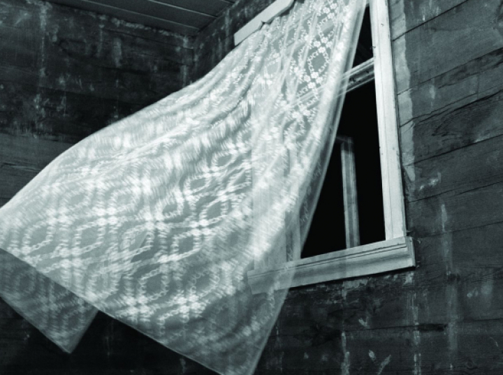 Zdjęcia Tadeusza Rolkego na pierwszej indywidualnej wystawie po śmierci artysty w stołecznym Zodiaku