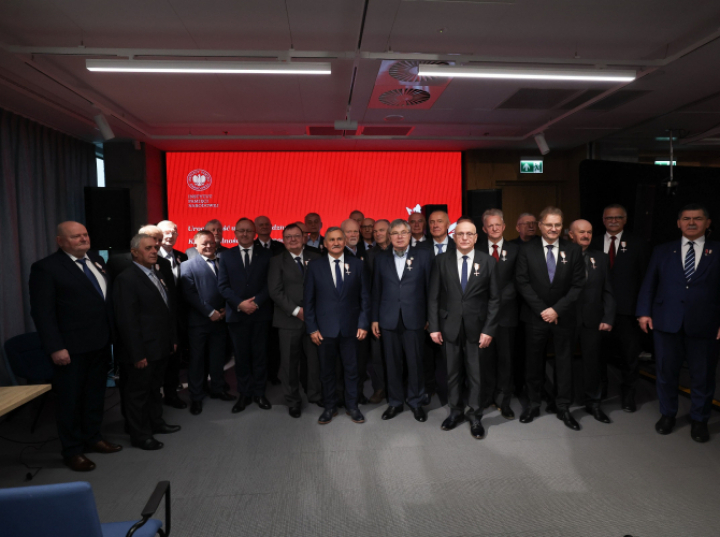 Krzyże Wolności i Solidarności dla byłych studentów Wyższej Oficerskiej Szkoły Pożarniczej