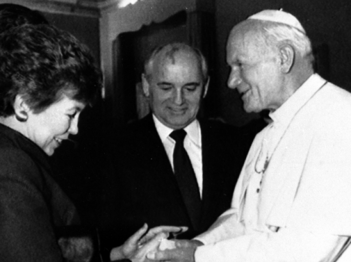 Episkopat: próby zdyskredytowania autorytetu Jana Pawła II napełniają smutkiem