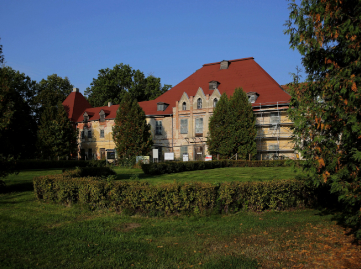 Pałac w Sztynorcie otrzymał dotację z Niemiec na remont dachu