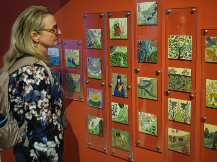 Krakowskie Muzeum Etnograficzne pokazuje ornamenty Józefy Kogut w 100-lecie jej sukcesu w Paryżu