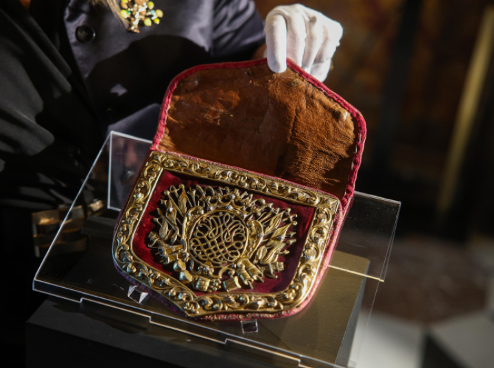 Odzyskana taszka króla wraca do zbiorów Biblioteki Kórnickiej